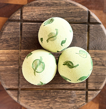 Artisan Bath Bomb - Garden of Life - Large (Basique) w/ Rosemary & Eucalyptus EO