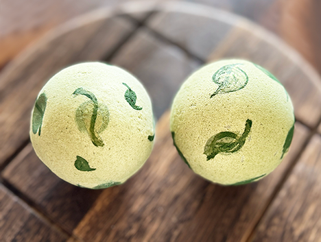 Artisan Bath Bomb - Garden of Life - Large (Basique) w/ Rosemary & Eucalyptus EO