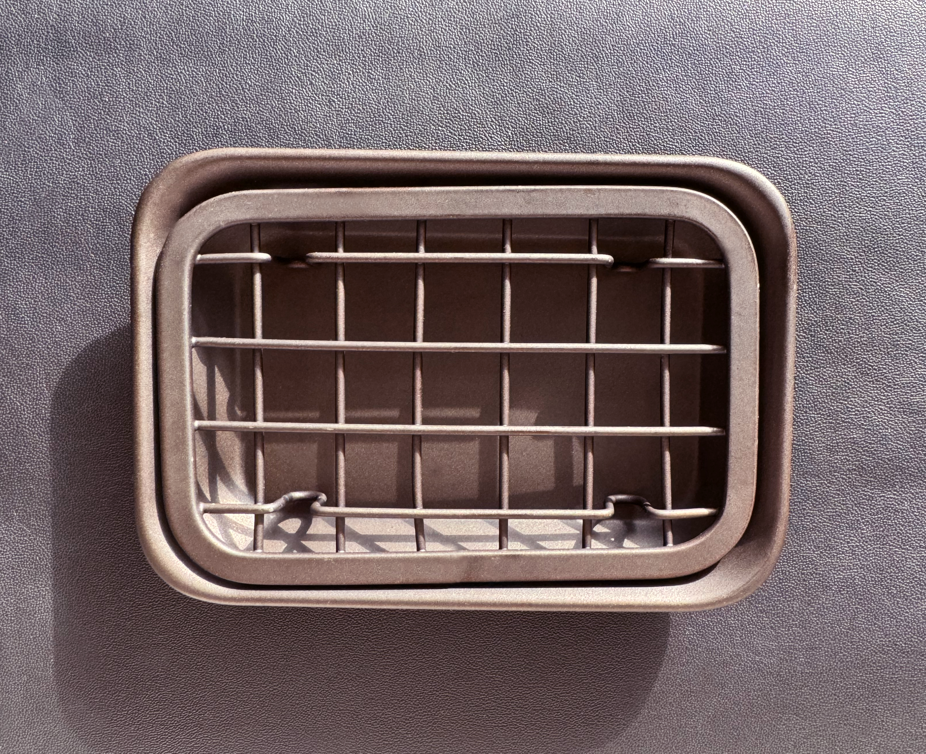 AO Accessory - Single Bar-Mesh Soap Holder, Metal (Dark Chocolate)