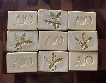 Artisan Soap Bar - Laurel Berry & EVOO - (Luxury), Unscented